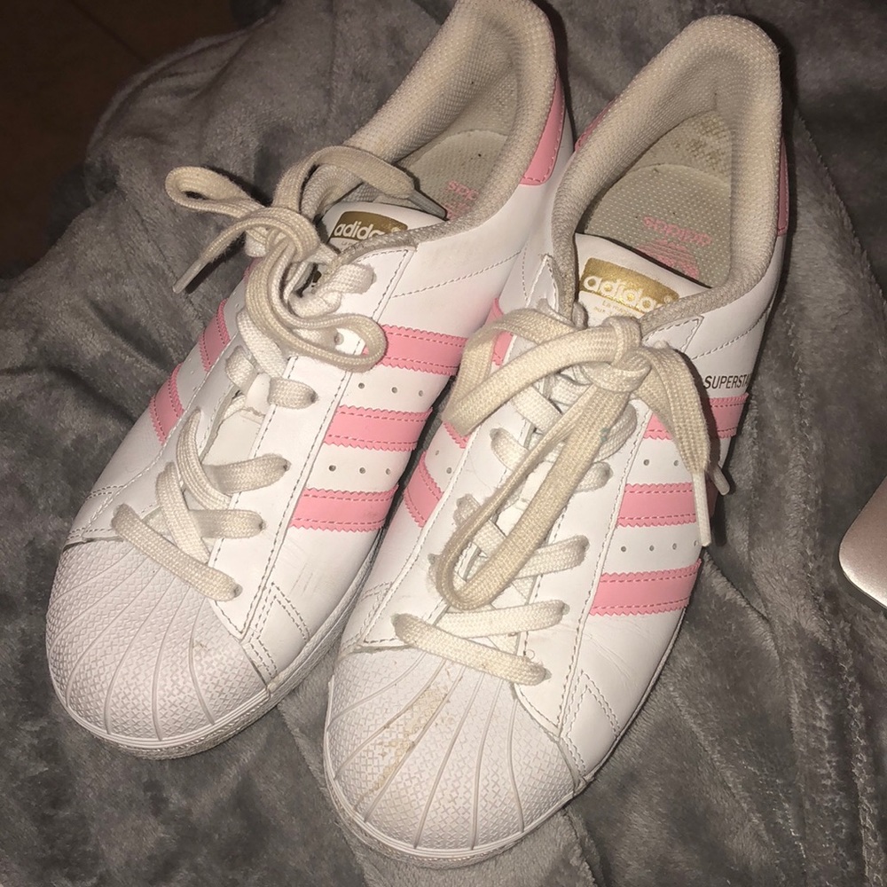 Women’s ADIDAS SUPERSTARS SNEAKERS.
